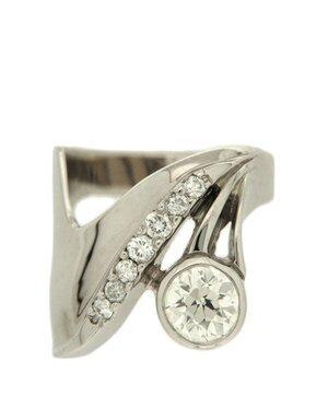  DIAMOND RINGS THAT BIND